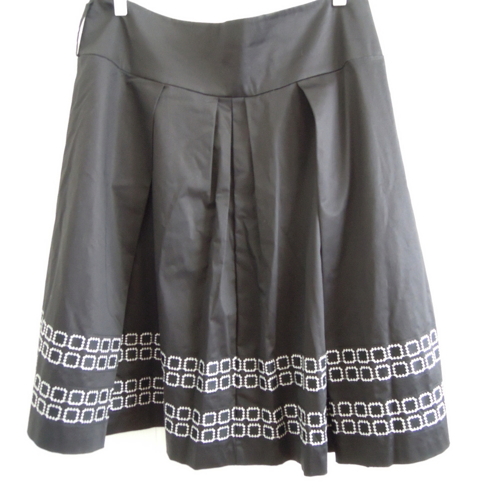 Nygard Collection Women's Black and White Full Skirt- Size 14